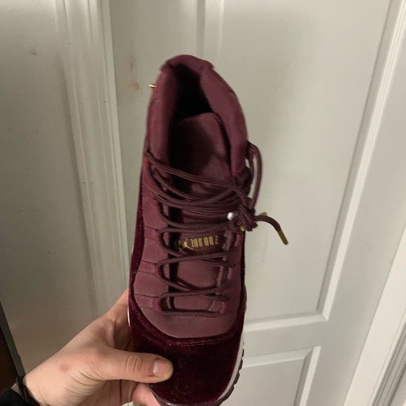 Maroon jordan 11s - Picture 5 of 9